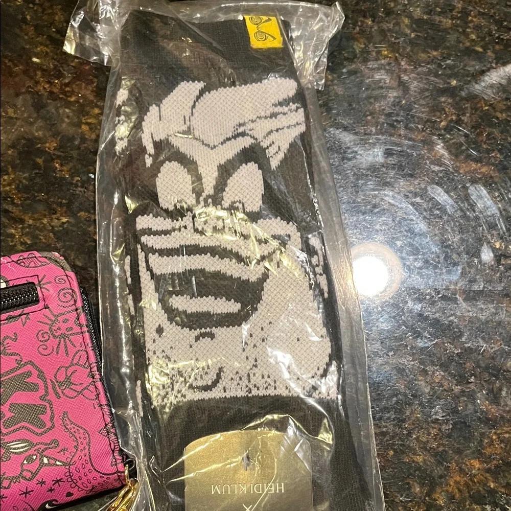 Ms Marvel wallet Wristlet / Star Wars & Disney Villians Heidi Klum Ursula socks - Picture 3 of 7